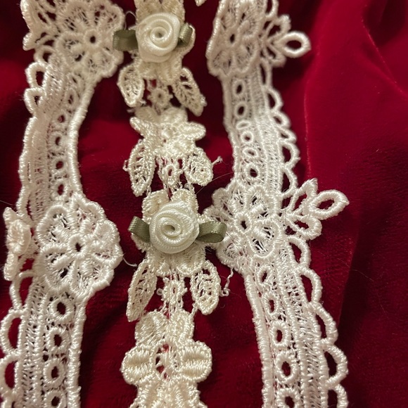 Vintage Boutique Red Velvet and Lace Christmas Dress - Picture 4 of 7